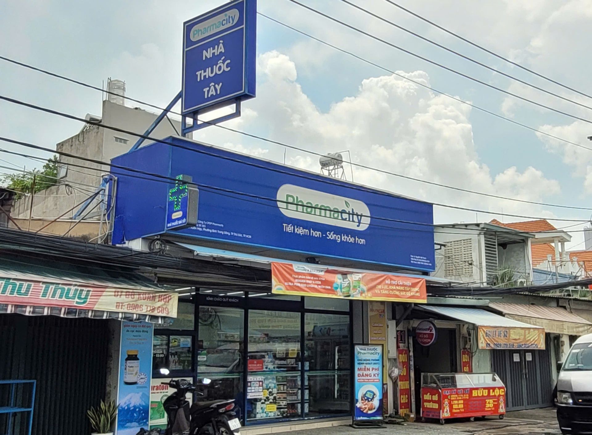 theo quy định hiện hành, đơn vị phân phối, đặc biệt là các chuỗi nhà thuốc, phải chịu trách nhiệm liên đới với sản phẩm do mình kinh doanh