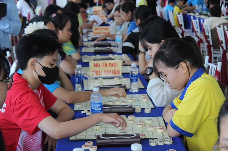 Các kỳ thủ thi đấu nội dung cờ nhanh