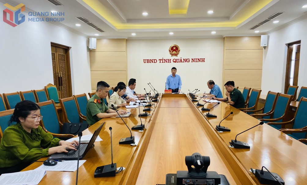 Ông Nghiêm Xuân Cường, Phó Chủ tịch UBND tỉnh Quảng Ninh phát biểu chỉ đạo tại cuộc họp. Ông Nghiêm Xuân Cường, Phó Chủ tịch UBND tỉnh Quảng Ninh phát biểu chỉ đạo tại cuộc họp.