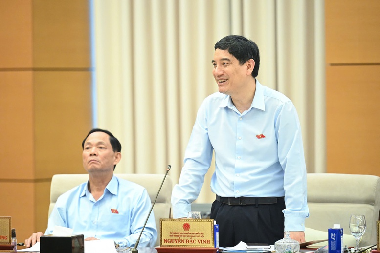 Chủ nhiệm Ủy ban Văn hóa và Xã hội của Quốc hội Nguyễn Đắc Vinh phát biểu