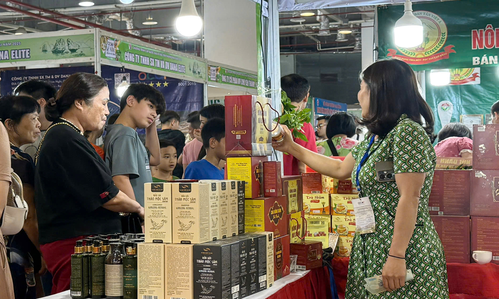 Quảng bá sản phẩm OCOP Bắc Giang tại Hội chợ OCOP khu vực Đồng bằng sông Hồng - Quảng Ninh 2025 Quảng bá sản phẩm OCOP Bắc Giang tại Hội chợ OCOP khu vực Đồng bằng sông Hồng - Quảng Ninh 2025