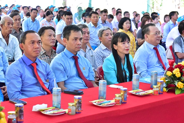 Lãnh đạo Công ty Yến sào Khánh Hòa tham dự Lễ hội Yến sào