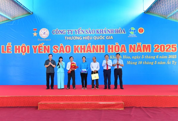 Công ty ủng hộ quỹ của cựu công nhân công ty đã nghỉ hưu