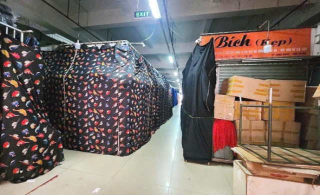 Hàng chục cửa hàng, ki-ốt bán quần áo tại khu chợ lớn nhất tỉnh Đắk Lắk đóng cửa Hàng chục cửa hàng, ki-ốt bán quần áo tại khu chợ lớn nhất tỉnh Đắk Lắk đóng cửa