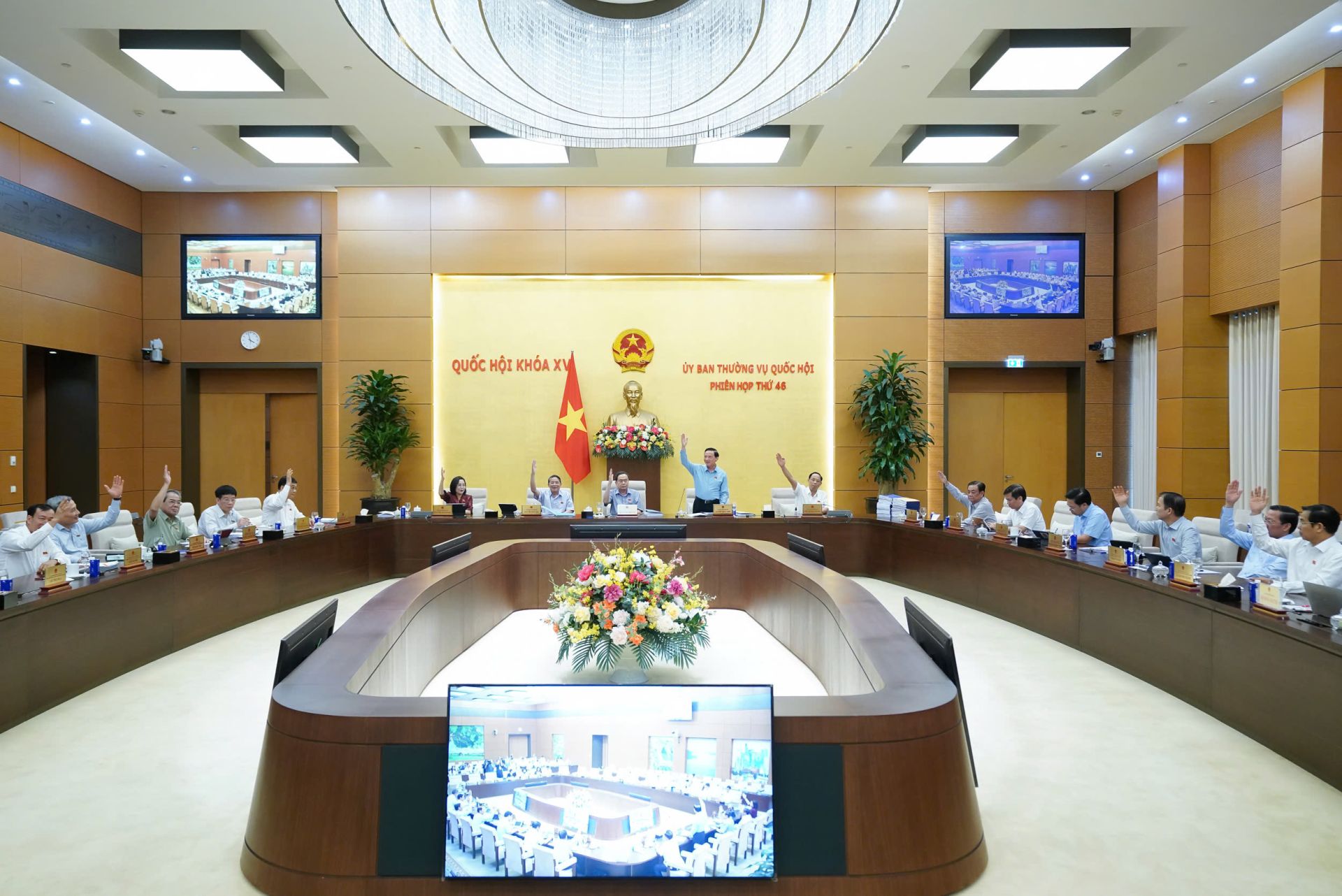 Ủy ban Thường vụ Quốc hội thông qua về nguyên tắc Nghị quyết sắp xếp đơn vị hành chính cấp xã năm 2025