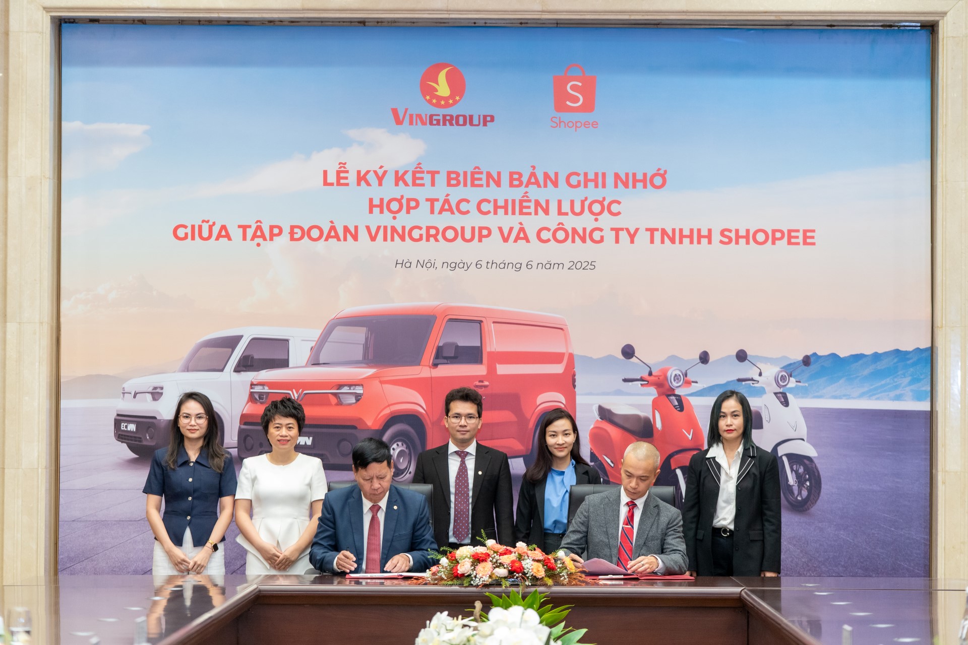Vingroup và Shopee hợp tác thúc đẩy hạ tầng thương mại điện tử và phát triển hệ sinh thái số bền vững Vingroup và Shopee hợp tác thúc đẩy hạ tầng thương mại điện tử và phát triển hệ sinh thái số bền vững