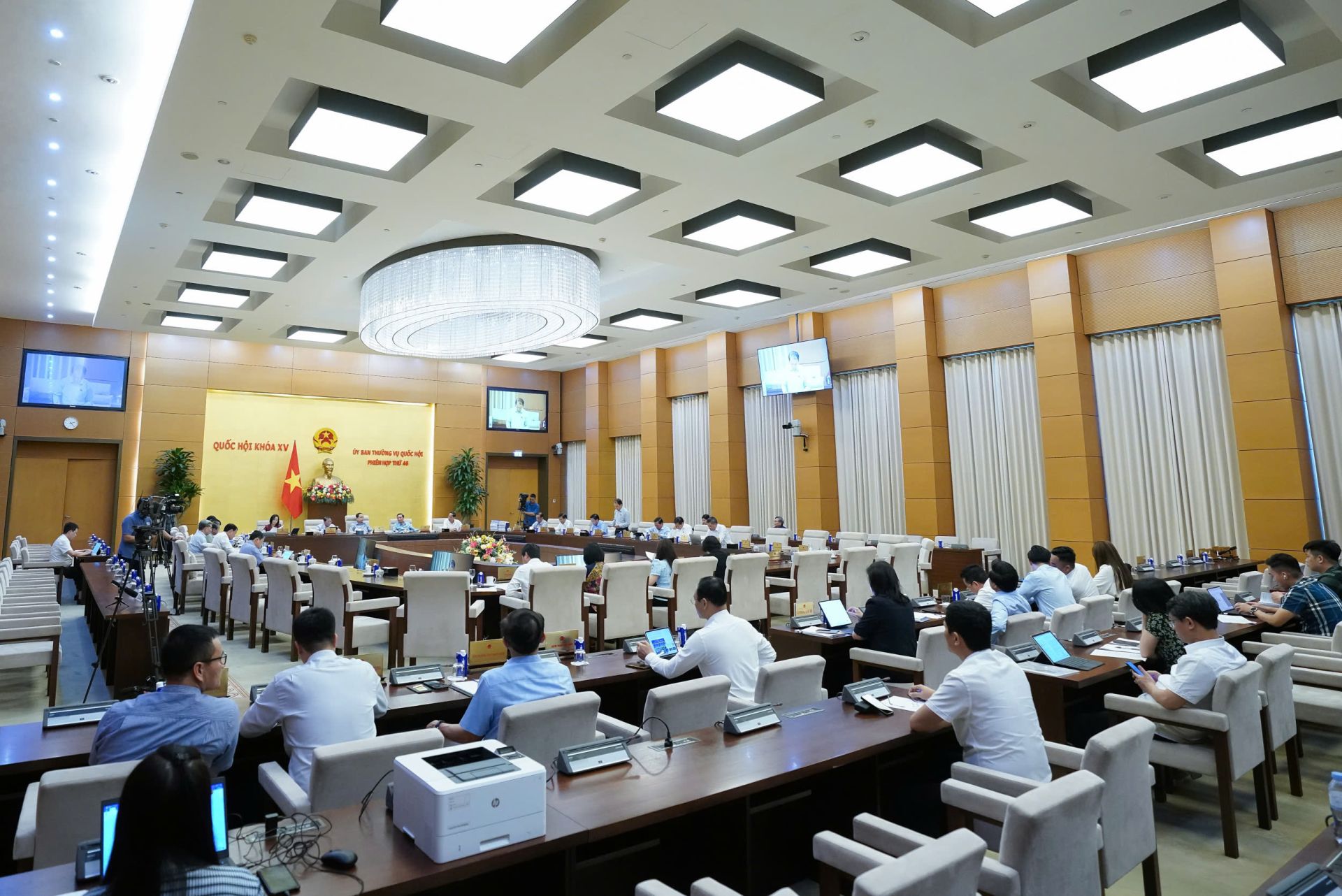 Toàn cảnh Phiên họp