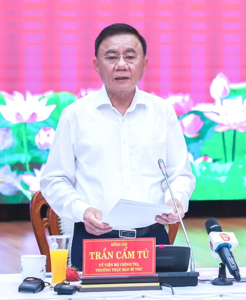 Thường trực Ban Bí thư Trần Cẩm Tú phát biểu định hướng buổi làm việc.