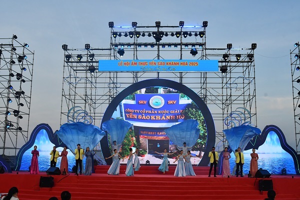 Văn nghệ chào mứng