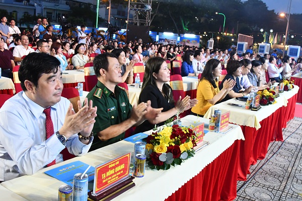 Quang cảnh lễ hội