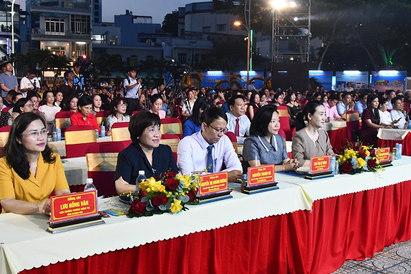Đại biểu đến dự