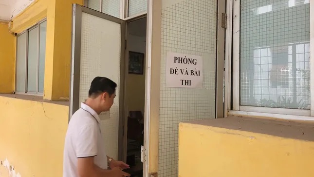 Phòng chứa đề thi, bài thi được lắp camera giám sát 24/24 và có sự bảo vệ của lực lượng an ninh. Ảnh: Phòng GDĐT Quận Ba Đình Phòng chứa đề thi, bài thi được lắp camera giám sát 24/24 và có sự bảo vệ của lực lượng an ninh. Ảnh: Phòng GDĐT Quận Ba Đình