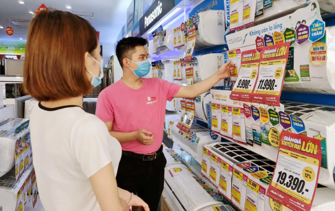 Hệ thống siêu thị điện máy Media Mart giảm giá sản phẩm điều hòa trong những ngày nắng nóng. Ảnh: Hoài Nam Hệ thống siêu thị điện máy Media Mart giảm giá sản phẩm điều hòa trong những ngày nắng nóng. Ảnh: Hoài Nam