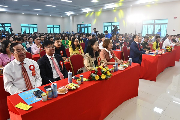 Đại biểu tới dự