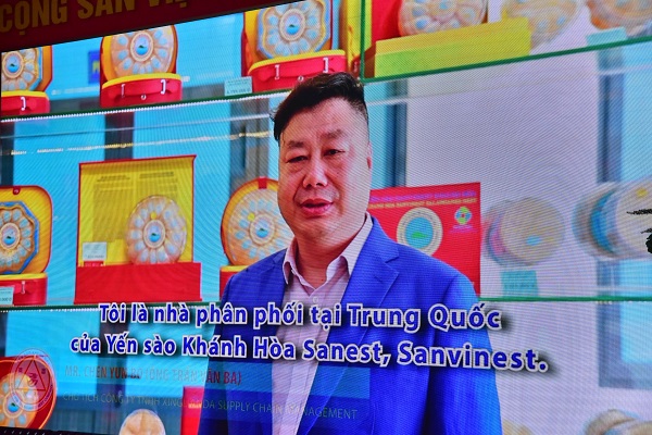 Trình chiếu Video tư liệu: Nhà phân phối Trung Quốc phát biểu