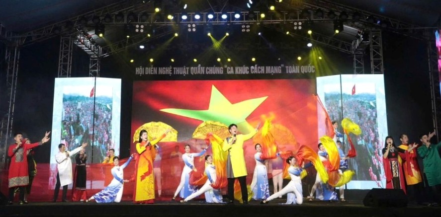 Lạng Sơn: Giành giải bạc toàn đoàn tại Hội diễn Nghệ thuật quần chúng "Ca khúc cách mạng" toàn quốc năm 2025