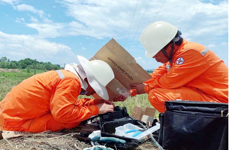 Những bước đi trong “chảo lửa” để dòng điện không ngừng