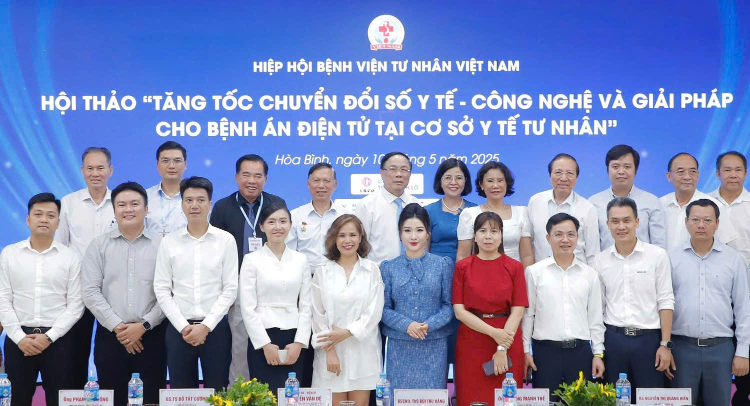 Các đại biểu tham dự Hội thảo “Tăng tốc chuyển đổi số y tế - công nghệ và giải pháp cho bệnh án điện tử tại cơ sở y tế tư nhân” do Hiệp hội Bệnh viện tư nhân Việt Nam tổ chức. Các đại biểu tham dự Hội thảo “Tăng tốc chuyển đổi số y tế - công nghệ và giải pháp cho bệnh án điện tử tại cơ sở y tế tư nhân” do Hiệp hội Bệnh viện tư nhân Việt Nam tổ chức.