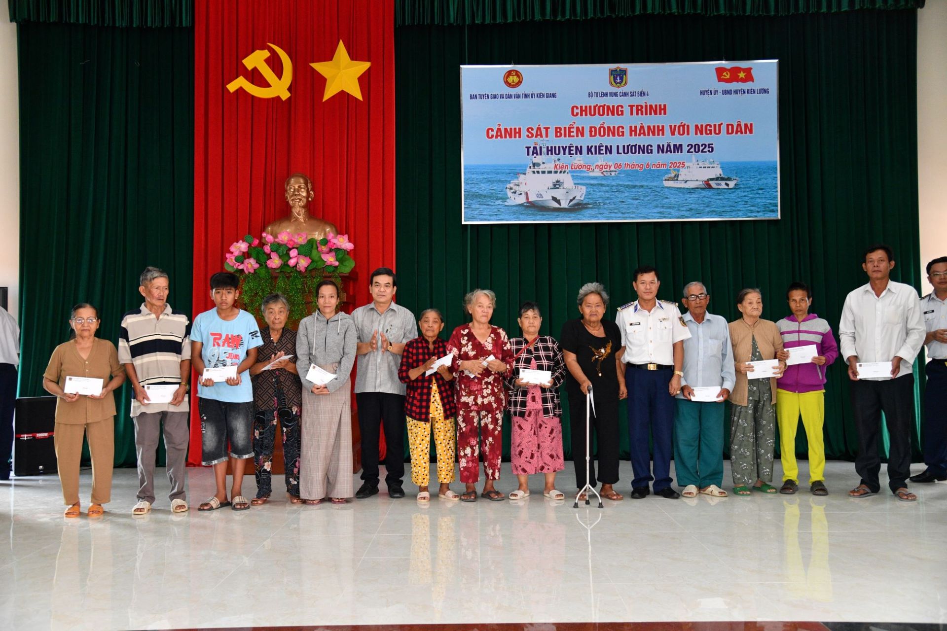 Sôi nổi cuộc thi “Em yêu biển, đảo quê hương” tại trường THCS thị trấn Kiên Lương 1