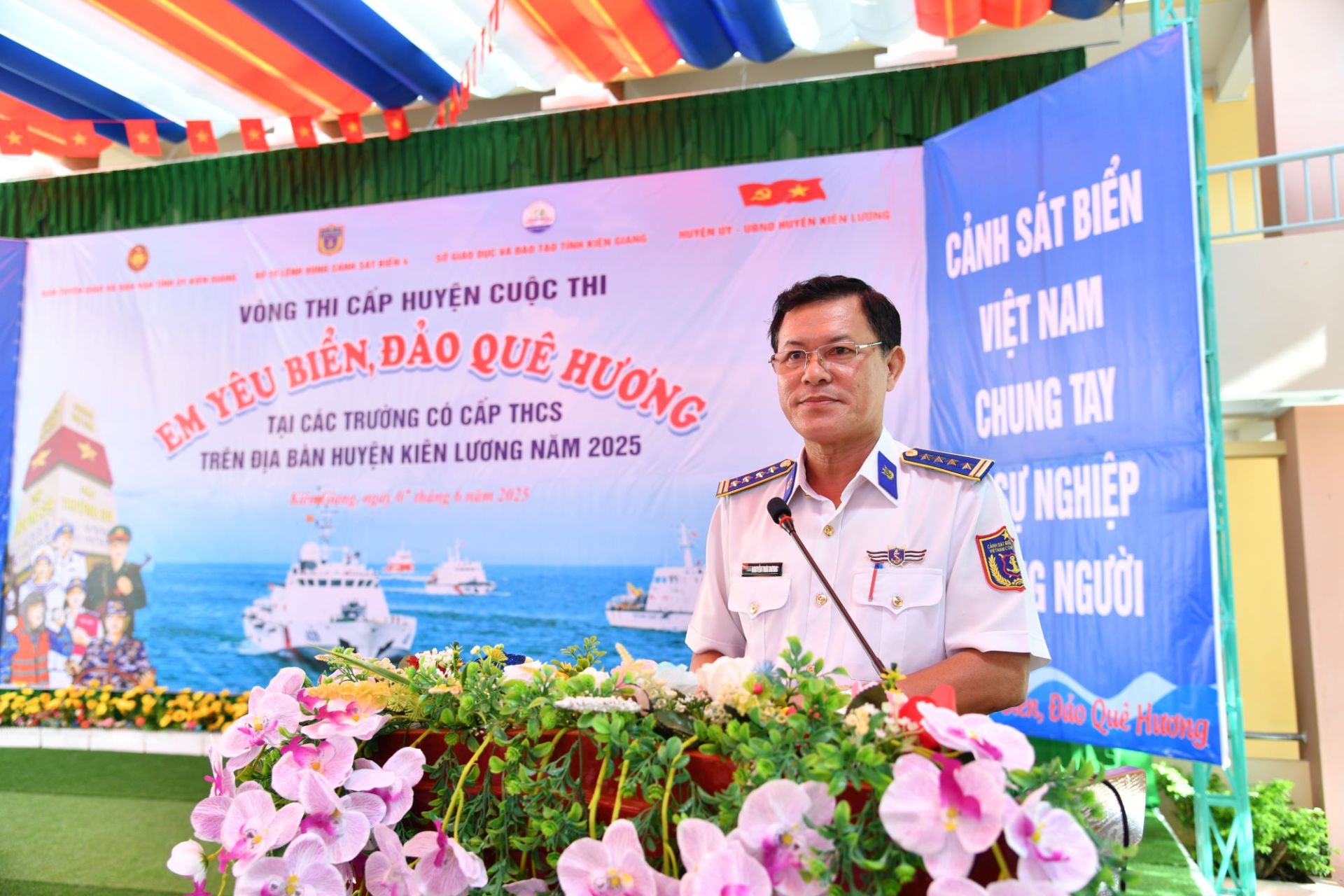 Đại tá Nguyễn Thái Dương, Ủy viên Ban Thường vụ Đảng ủy – Phó Chính ủy Bộ Tư lệnh Vùng Cảnh sát biển 4 phát biểu khai mạc cuộc thi