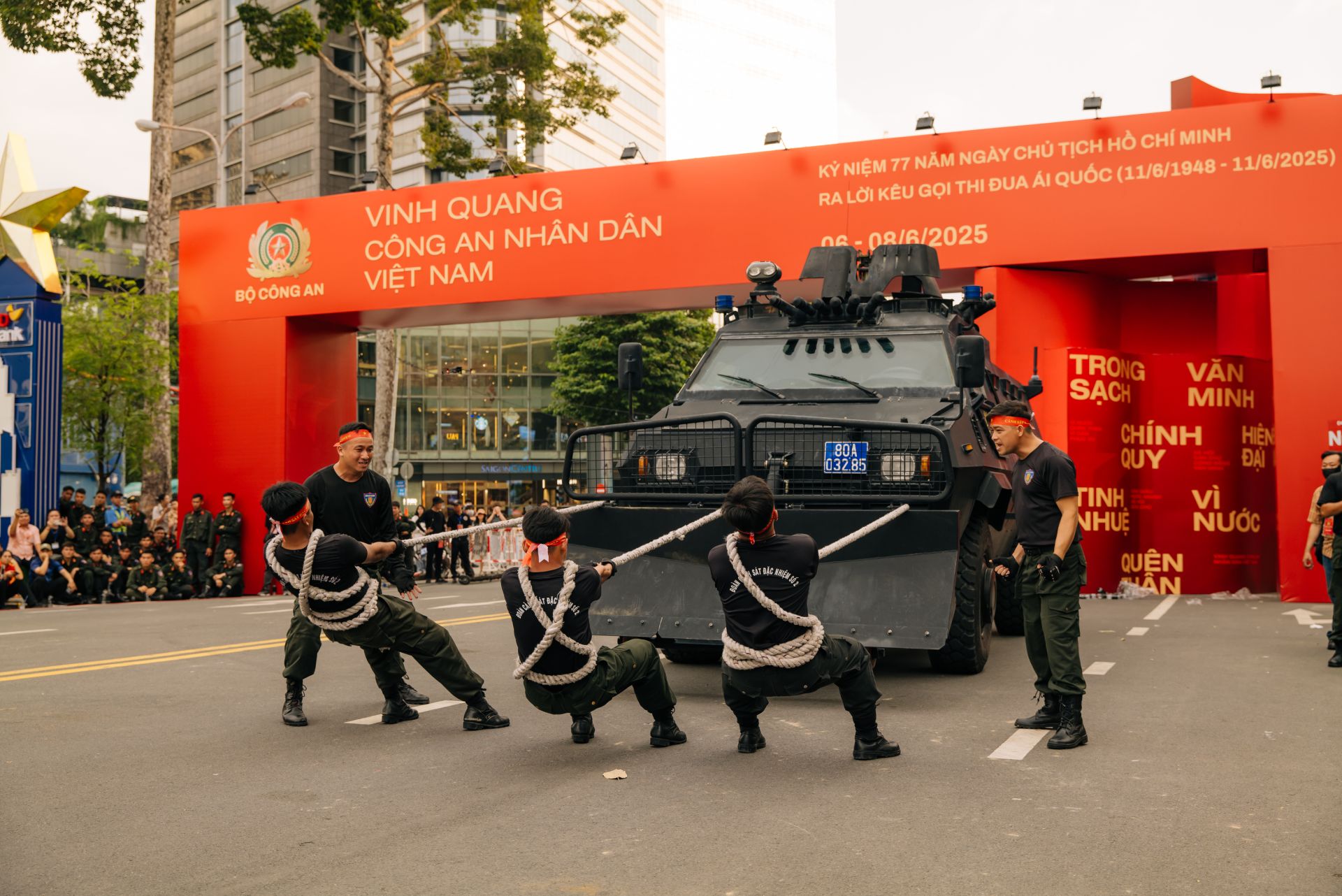 Màn trình diễn thượng thừa của lực lượng cảnh sát đặc nhiệm