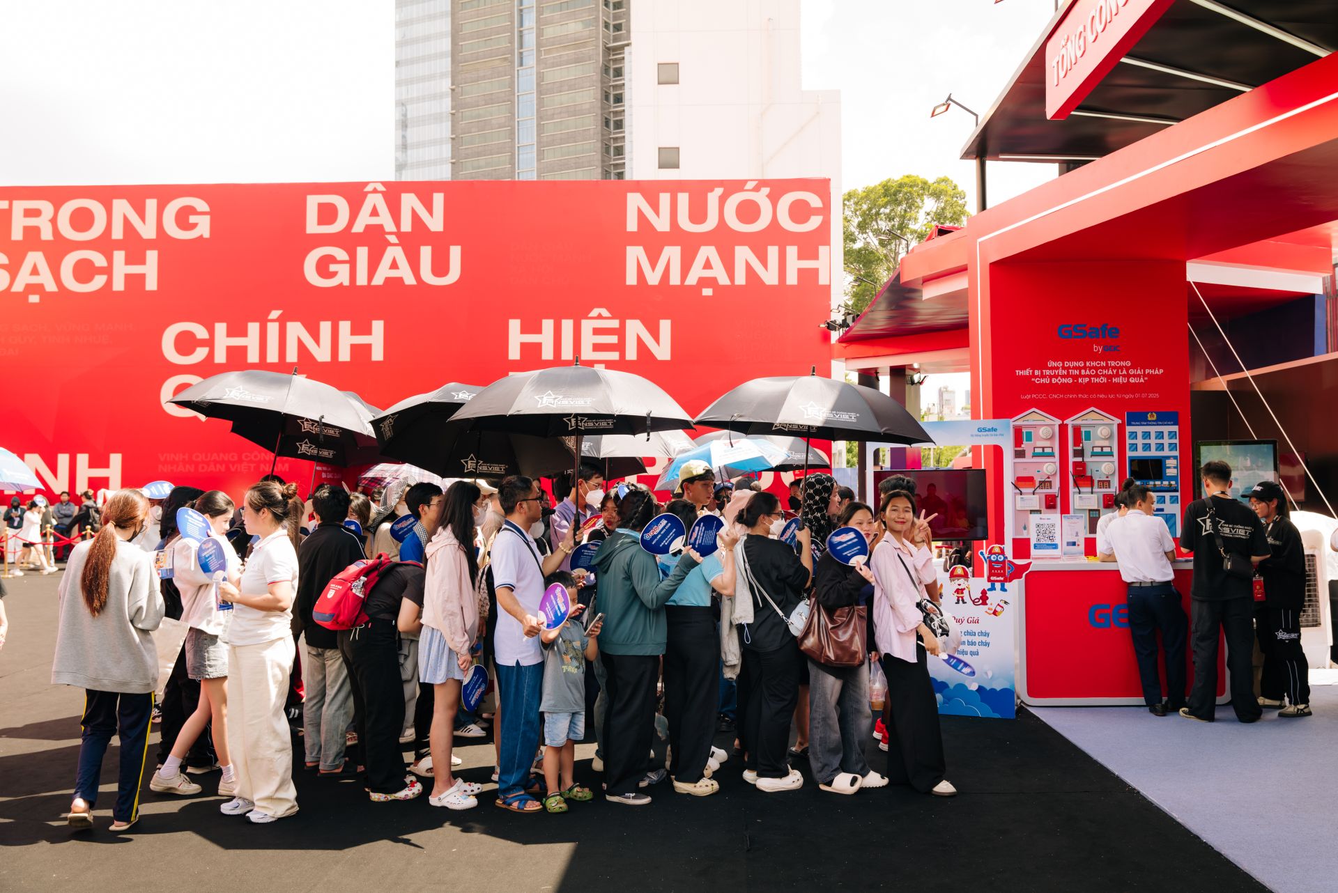 Chương trình cũng tổ chức cho nhân dân tham gia trải nghiệm thực tế