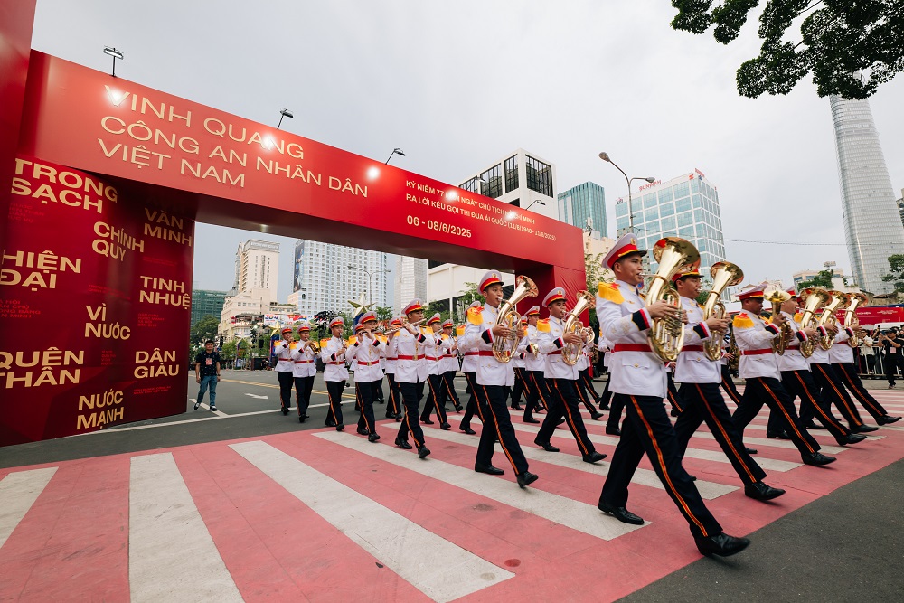 Những bản nhạc đặc sắc về Chủ tịch Hồ Chí Minh, về lực lượng Công an nhân dân và các ca khúc cách mạng đã được đoàn nghi lễ trình diễn ấn tượng