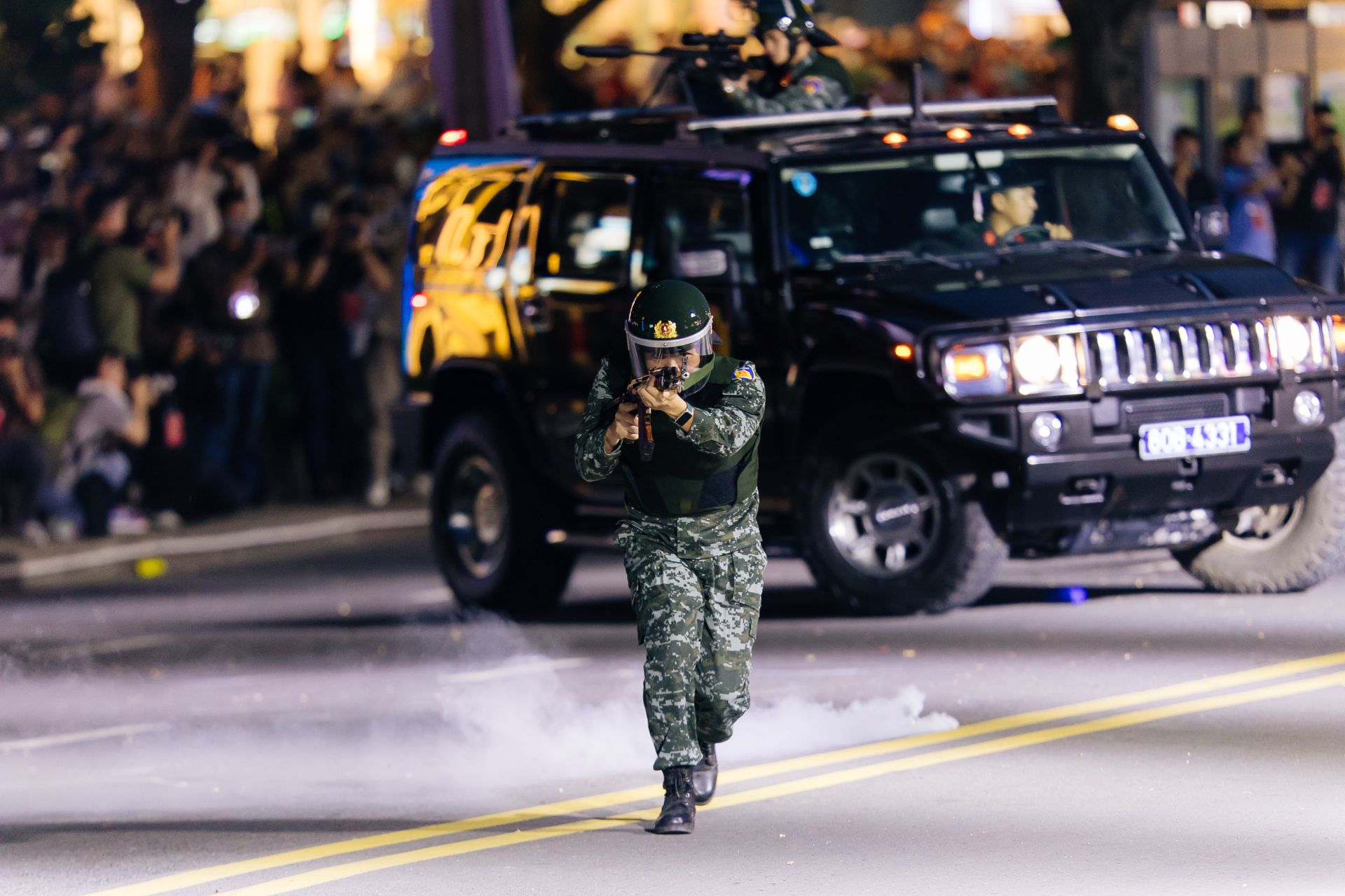 Tiết mục mô phỏng công tác bảo vệ nguyên thủ khỏi các tình huống đặc biệt của cán bộ, chiến sĩ Bộ Tư lệnh Cảnh vệ