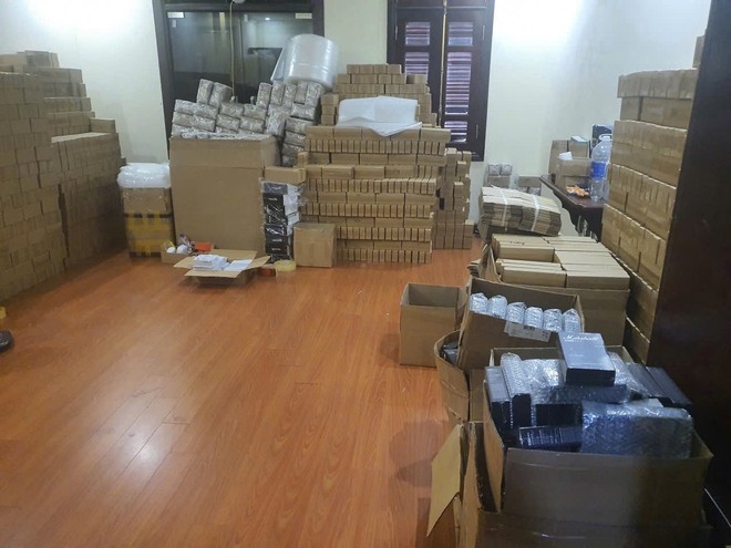 Hà Nội: Phá đường dây sản xuất, buôn bán các thiết bị điện tử giả mạo thương hiệu nổi tiếng