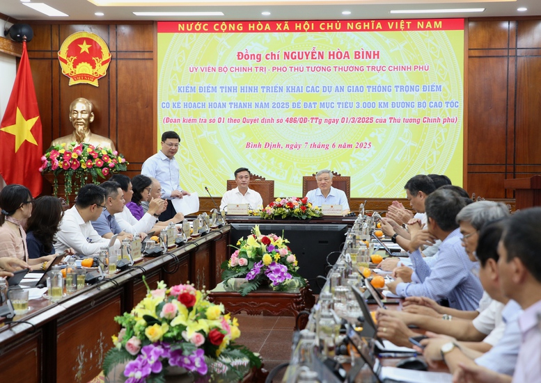 Đại diện các bộ, ngành báo cáo tại buổi làm việc - Ảnh: VGP/Nguyễn Hoàng Đại diện các bộ, ngành báo cáo tại buổi làm việc - Ảnh: VGP/Nguyễn Hoàng