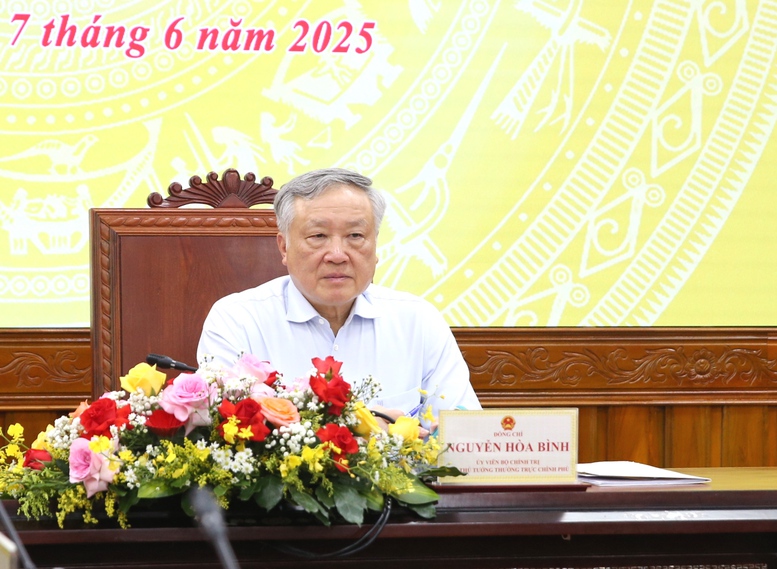 Phó Thủ tướng Thường trực Chính phủ Nguyễn Hòa Bình cùng các thành viên Tổ công tác số 1 họp với các địa phương về kiểm tra, đôn đốc, tháo gỡ khó khăn, vướng mắc, đẩy mạnh giải ngân vốn đầu tư công năm 2025 - Ảnh: VGP/Nguyễn Hoàng Phó Thủ tướng Thường trực Chính phủ Nguyễn Hòa Bình cùng các thành viên Tổ công tác số 1 họp với các địa phương về kiểm tra, đôn đốc, tháo gỡ khó khăn, vướng mắc, đẩy mạnh giải ngân vốn đầu tư công năm 2025 - Ảnh: VGP/Nguyễn Hoàng