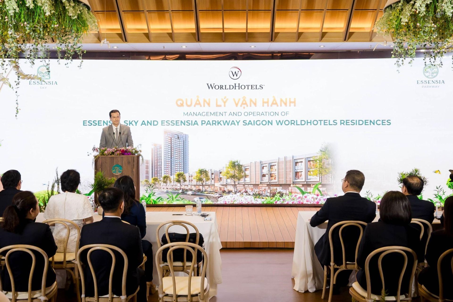 Đại diện Tập đoàn BWH® Hotels – Chủ sở hữu thương hiệu WorldHotels™, ông Cyrill Czerwonka – Tổng Giám đốc Điều hành & Phát triển Kinh doanh - Khu vực Châu Á Thái Bình Dương phát biểu Đại diện Tập đoàn BWH® Hotels – Chủ sở hữu thương hiệu WorldHotels™, ông Cyrill Czerwonka – Tổng Giám đốc Điều hành & Phát triển Kinh doanh - Khu vực Châu Á Thái Bình Dương phát biểu