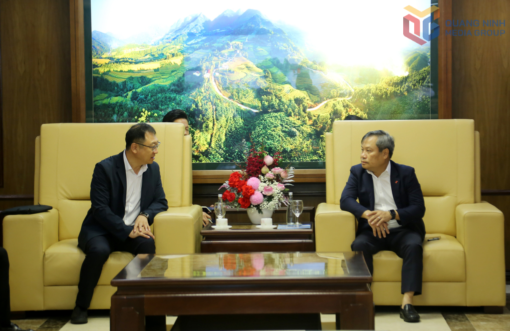 Ông Vũ Đại Thắng, Ủy viên Trung ương Đảng, Bí thư Tỉnh ủy, Trưởng Đoàn ĐBQH tỉnh Quảng Ninh, tiếp xã giao ông Cao Tân Văn, Chủ tịch Hiệp hội Xúc tiến Phát triển Khu công nghiệp Tô Châu (Trung Quốc). Ông Vũ Đại Thắng, Ủy viên Trung ương Đảng, Bí thư Tỉnh ủy, Trưởng Đoàn ĐBQH tỉnh Quảng Ninh, tiếp xã giao ông Cao Tân Văn, Chủ tịch Hiệp hội Xúc tiến Phát triển Khu công nghiệp Tô Châu (Trung Quốc).