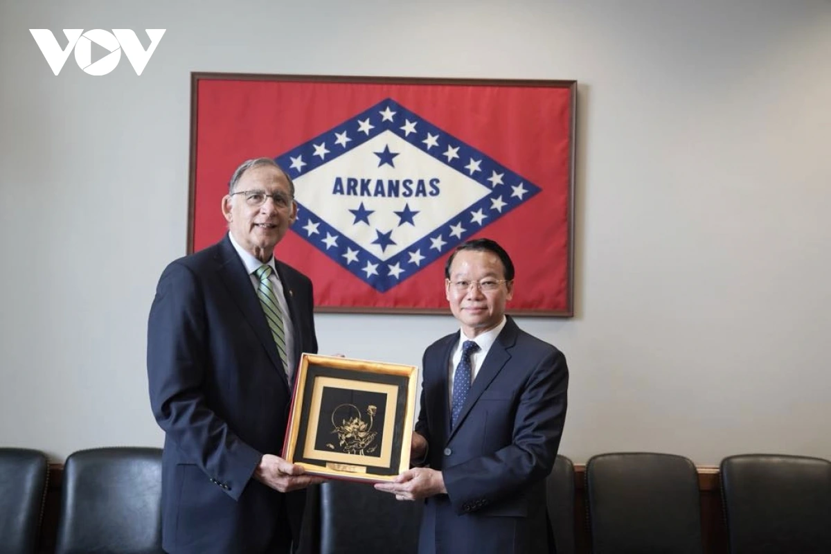 Bộ trưởng Đỗ Đức Duy và Thượng nghị sĩ John Boozman - Chủ tịch Ủy ban Nông nghiệp, Dinh dưỡng và Lâm nghiệp Thượng viện Hoa Kỳ Bộ trưởng Đỗ Đức Duy và Thượng nghị sĩ John Boozman - Chủ tịch Ủy ban Nông nghiệp, Dinh dưỡng và Lâm nghiệp Thượng viện Hoa Kỳ
