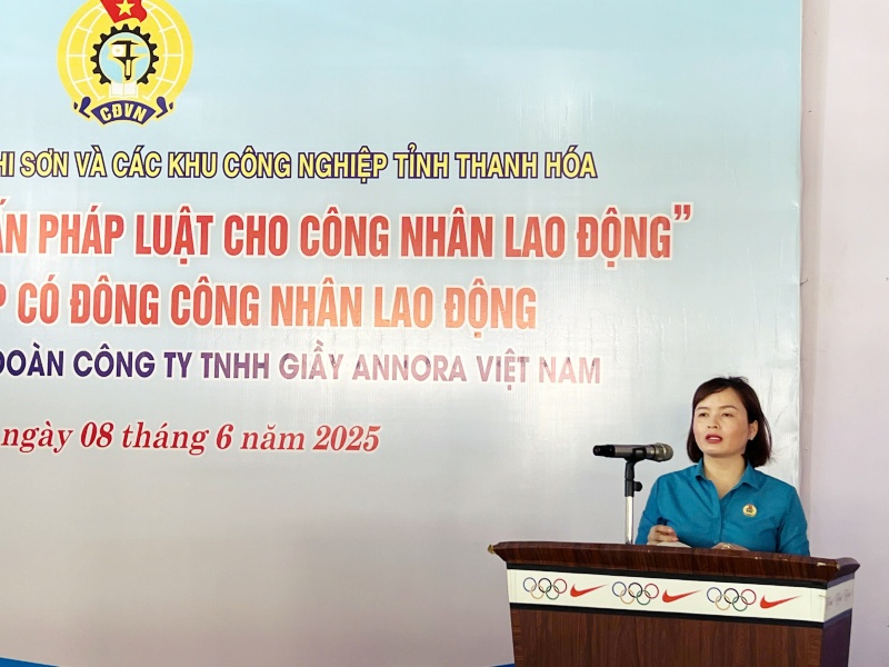 Phó Chủ tịch Công đoàn Khu Kinh tế Nghi Sơn và các Khu công nghiệp tỉnh Lê Thị An phát biểu tại lễ ra mắt.