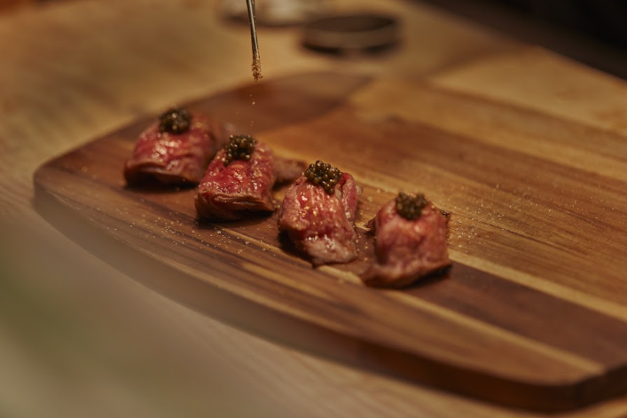 Ẩm thực Hibana by Koki là sự giao thoa giữa kỹ thuật chế biến tinh xảo và sự tôn trọng tuyệt đối đối với nguyên liệu