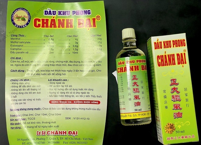Sản phẩm Dầu khu phong Chánh Đại, số đăng ký V131-H12-10, do Cơ sở sản xuất thuốc y học cổ truyền Chánh Đại (số 295 Nguyễn Trãi, phường 7, quận 5, TP HCM) sản xuất.