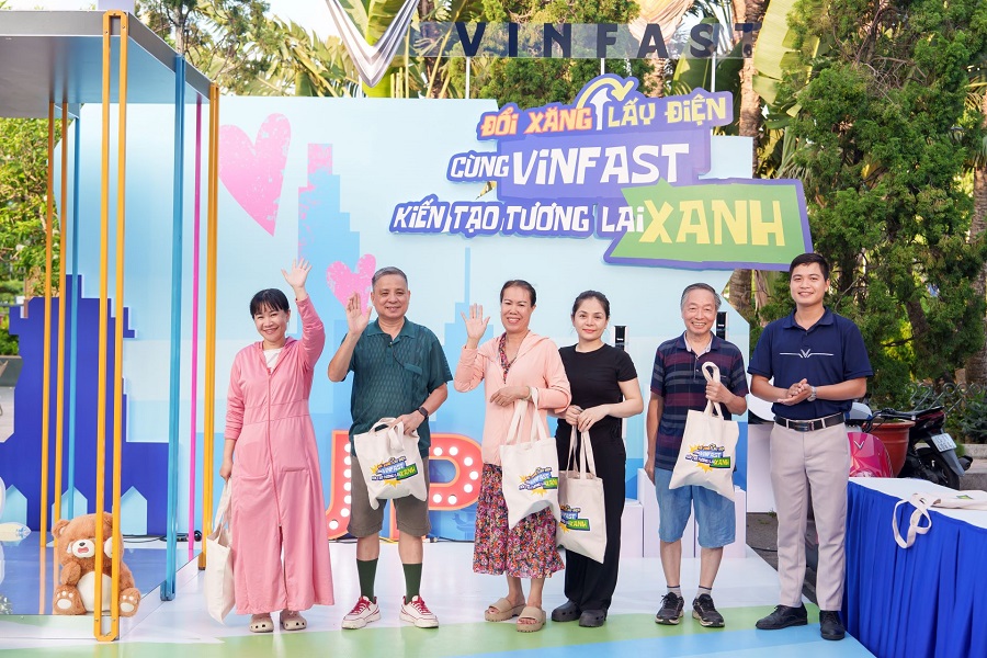 Sự kiện “Đổi xăng lấy điện” thu hút sự quan tâm của đông đảo người dân ở Hải Phòng và Đà Nẵng Sự kiện “Đổi xăng lấy điện” thu hút sự quan tâm của đông đảo người dân ở Hải Phòng và Đà Nẵng