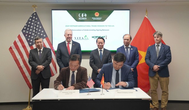 Bộ trưởng Đỗ Đức Duy và Chủ tịch Hội đồng Kinh doanh Hoa Kỳ - ASEAN, Ted Osius, chứng kiến lễ ký biên bản hợp tác giữa doanh nghiệp Việt Nam và Hoa Kỳ Bộ trưởng Đỗ Đức Duy và Chủ tịch Hội đồng Kinh doanh Hoa Kỳ - ASEAN, Ted Osius, chứng kiến lễ ký biên bản hợp tác giữa doanh nghiệp Việt Nam và Hoa Kỳ