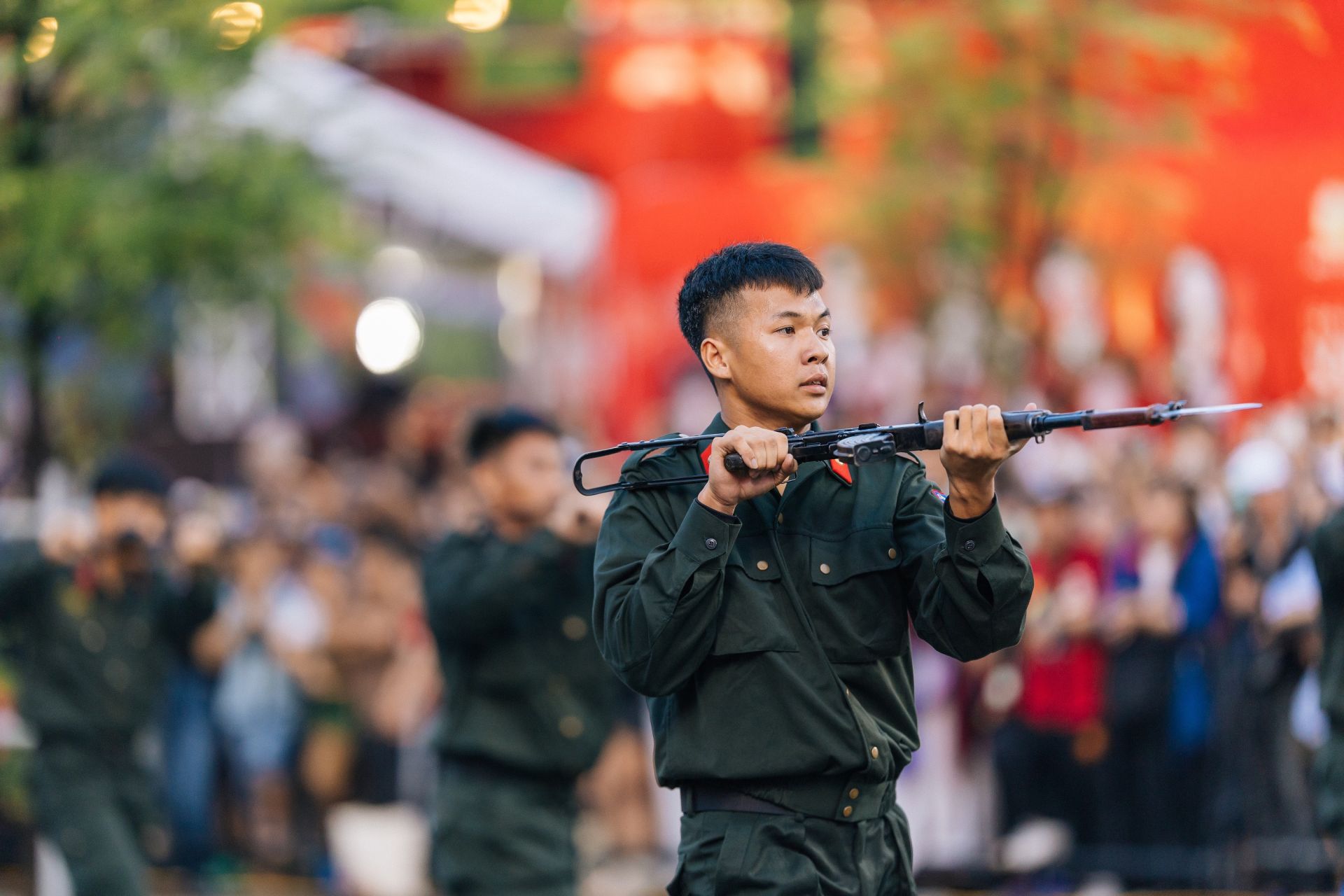 Biểu diễn với súng