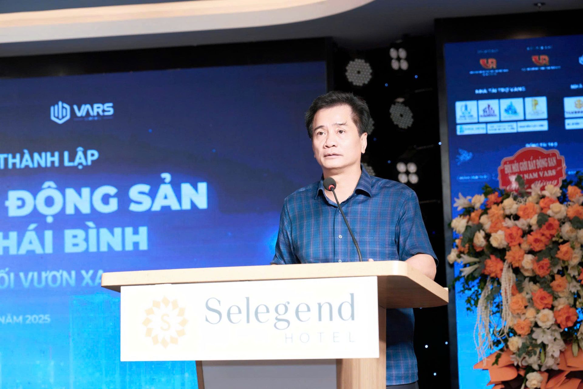 TS. Nguyễn Văn Đính, Phó Chủ tịch Hiệp hội Bất động sản Việt Nam, Chủ tịch VARS, phát biểu tại buổi lễ TS. Nguyễn Văn Đính, Phó Chủ tịch Hiệp hội Bất động sản Việt Nam, Chủ tịch VARS, phát biểu tại buổi lễ