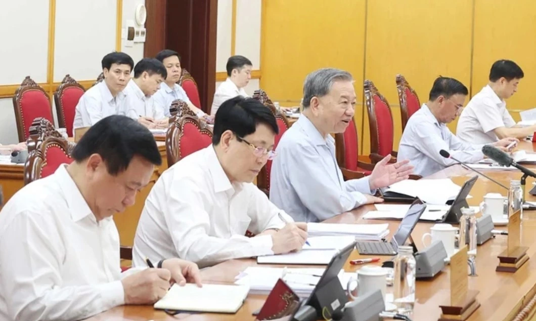 Tổng Bí thư Tô Lâm chủ trì cuộc họp của Bộ Chính trị về sắp xếp tổ chức bộ máy và đơn vị hành chính, ngày 6/6. Ảnh: TTXVN Tổng Bí thư Tô Lâm chủ trì cuộc họp của Bộ Chính trị về sắp xếp tổ chức bộ máy và đơn vị hành chính, ngày 6/6. Ảnh: TTXVN