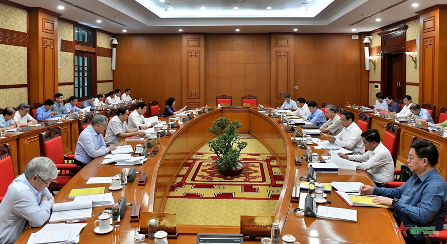 Họp Bộ Chính trị. Họp Bộ Chính trị.