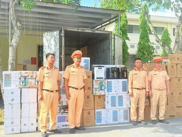 Hà Tĩnh: Thu giữ lô nồi chiên không dầu, máy lọc nước không rõ nguồn gốc xuất xứ