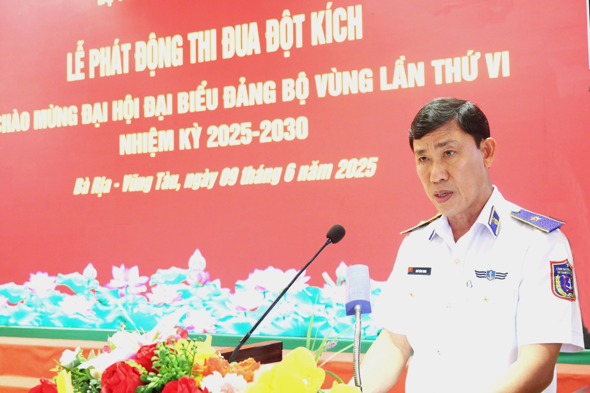 1. Thiếu tướng Ngô Bình Minh, Tư lệnh Vùng Cảnh sát biển 3, phát biểu tại lễ phát động