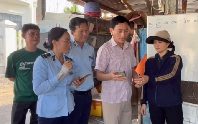 Cơ quan chức năng đang xử lý vụ việc. Ảnh PY Cơ quan chức năng đang xử lý vụ việc. Ảnh PY