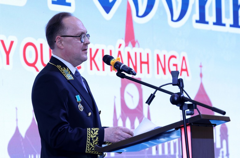 Đại sứ Liên bang Nga tại Việt Nam Gennady Bezdetko: Tiềm năng cho việc tiếp tục làm sâu rộng thêm các mối quan hệ song phương thực sự là vô tận - Ảnh: VGP/Đức Tuân Đại sứ Liên bang Nga tại Việt Nam Gennady Bezdetko: Tiềm năng cho việc tiếp tục làm sâu rộng thêm các mối quan hệ song phương thực sự là vô tận - Ảnh: VGP/Đức Tuân
