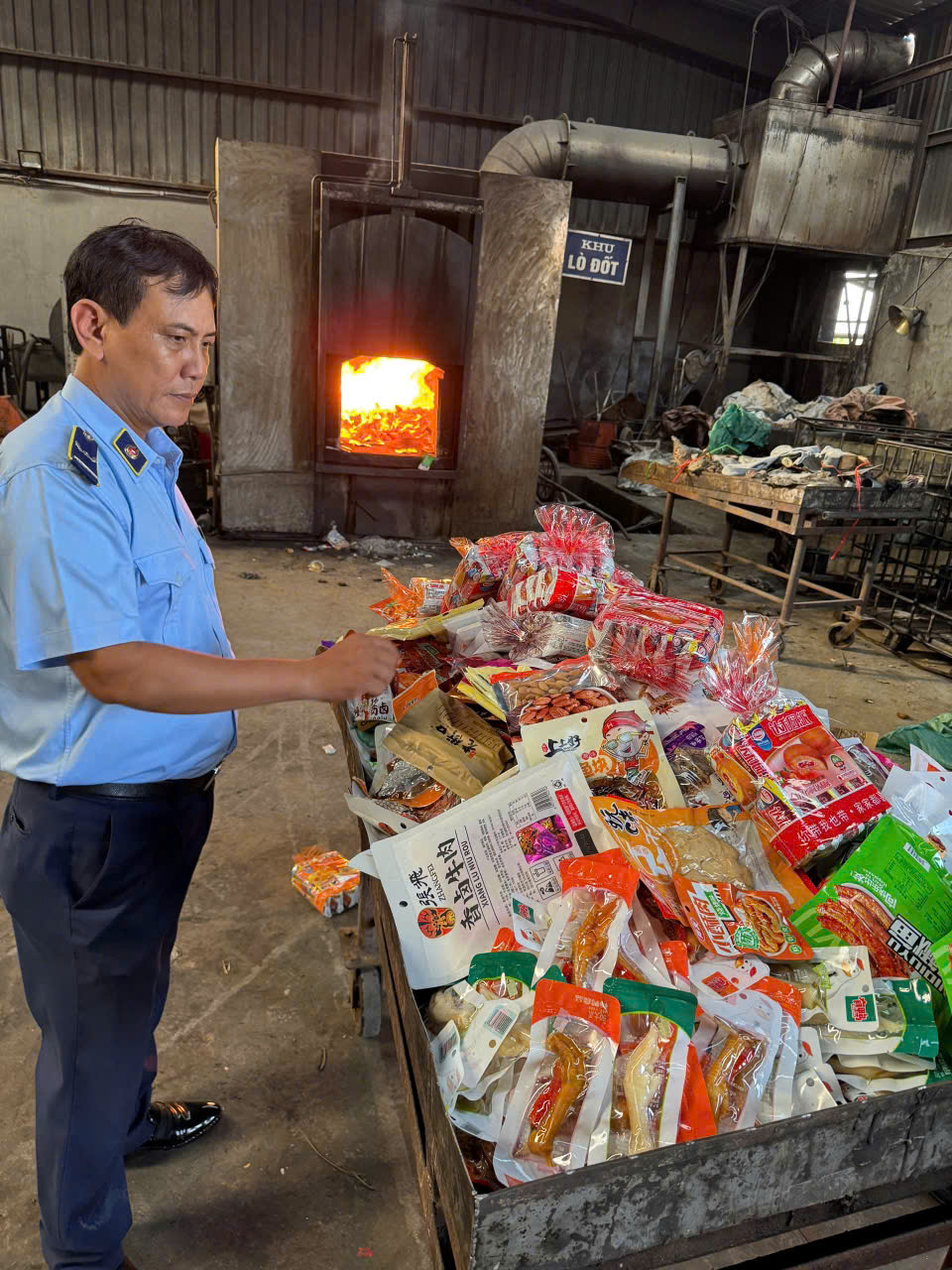 Quản lý thị trường Hải Phòng phát hiện 13 trường hợp vi phạm, tạm giữ gần 5.000 sản phẩm Quản lý thị trường Hải Phòng phát hiện 13 trường hợp vi phạm, tạm giữ gần 5.000 sản phẩm