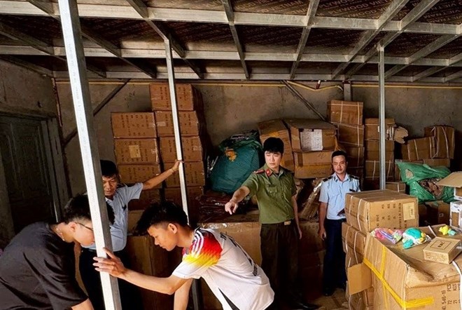 Lực lượng chức năng tỉnh Ninh Bình kiểm tra, phát hiện và bắt giữ nhiều vụ buôn bán hàng giả.