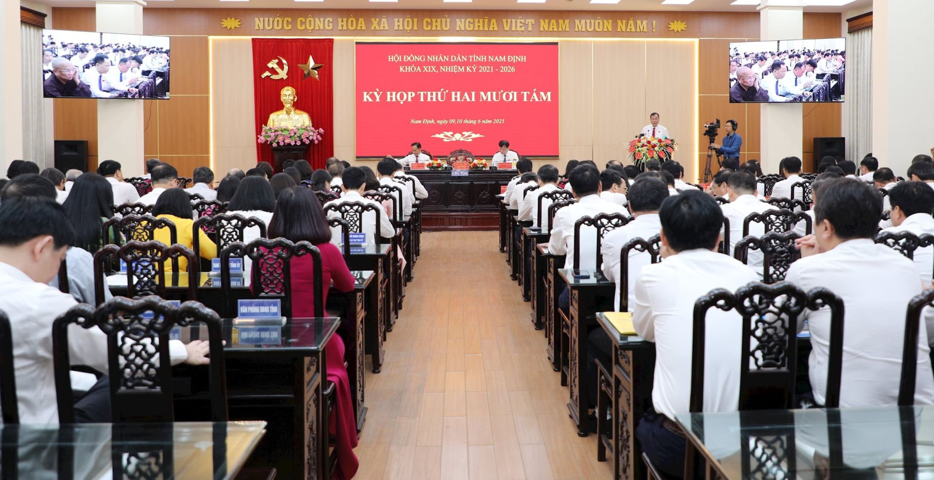 Quang cảnh kỳ họp Quang cảnh kỳ họp